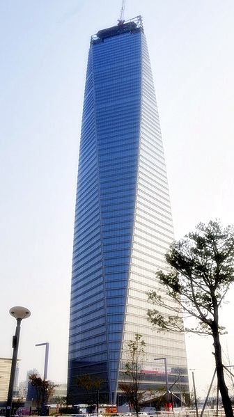 Northeast_Asia_Trade_Tower_under_construction.jpg